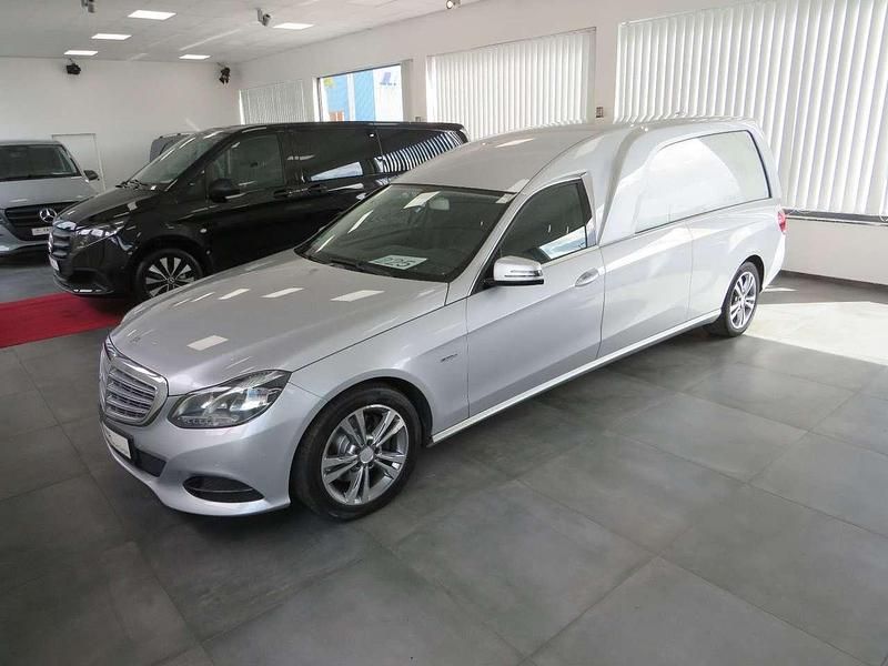 Silber Gebraucht 2013 Mercedes E250 Limousine | 45.950 € - Bild 1/4