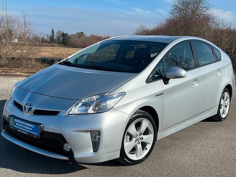 Silber Gebraucht 2012 Toyota Prius Life Kombi | 11.900 € (Fairer Preis) - Bild 1/4