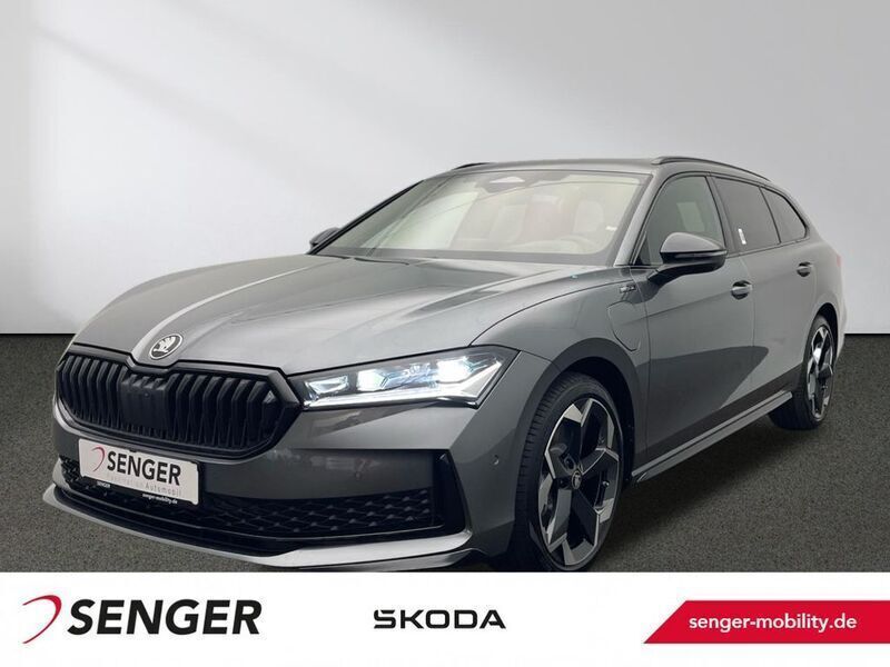 Grau Neu 2025 Skoda Superb SportLine Kombi | 65.590 € - Bild 1/4