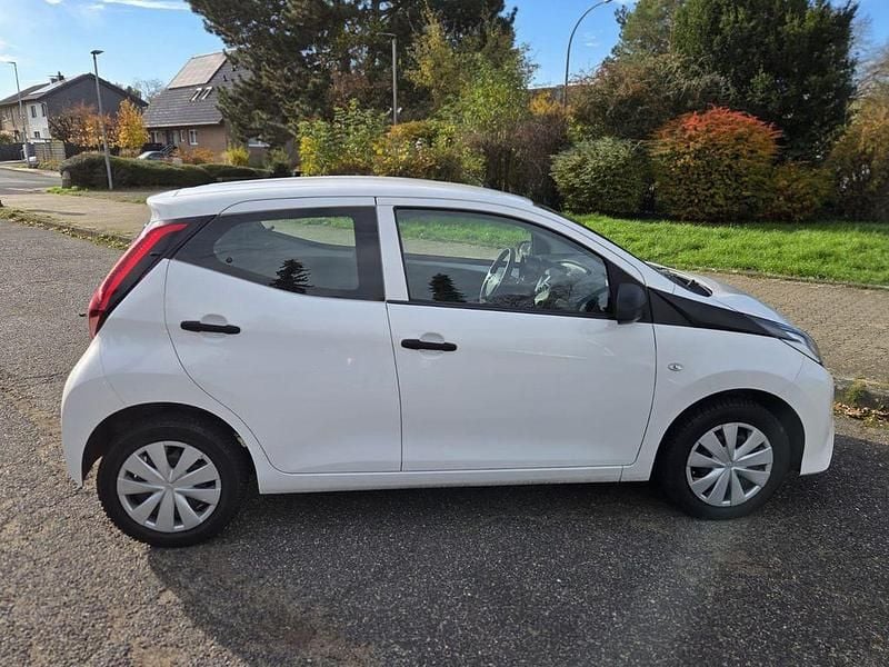 Gebraucht Toyota Aygo Business Edition 72 PS (52 kW) 2021 Weiß Kleinwagen