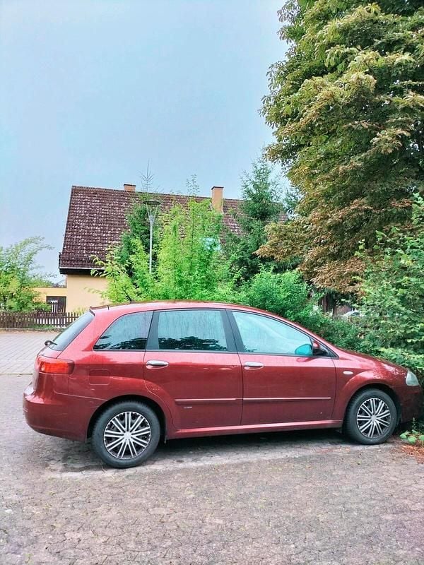 Rot Gebraucht 2006 Fiat Croma Kombi | 2.000 € (Guter Preis) - Bild 1/4