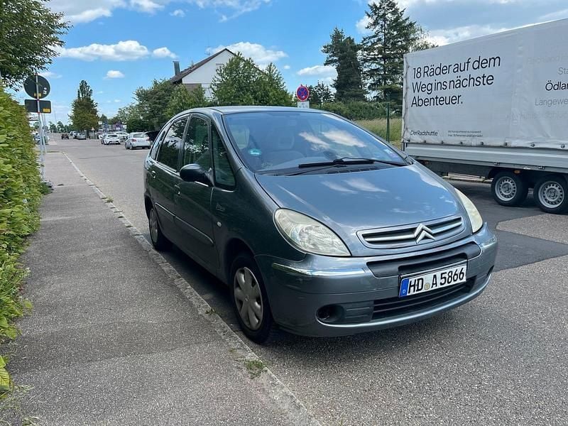 Grau Gebraucht 2005 Citroën Xsara Picasso Van / Kleinbus | 1.399 € (Superpreis) - Bild 1/4