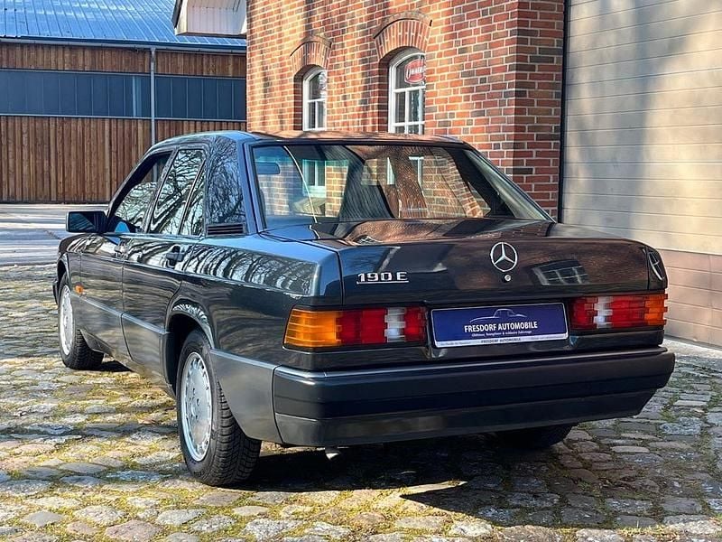 Gebraucht Mercedes 190 132 PS (97 kW) 1991 Schwarz Limousine