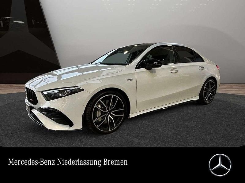 Weiß Gebraucht 2023 Mercedes A35 AMG AMG Limousine | 41.990 € (Fairer Preis) - Bild 1/3