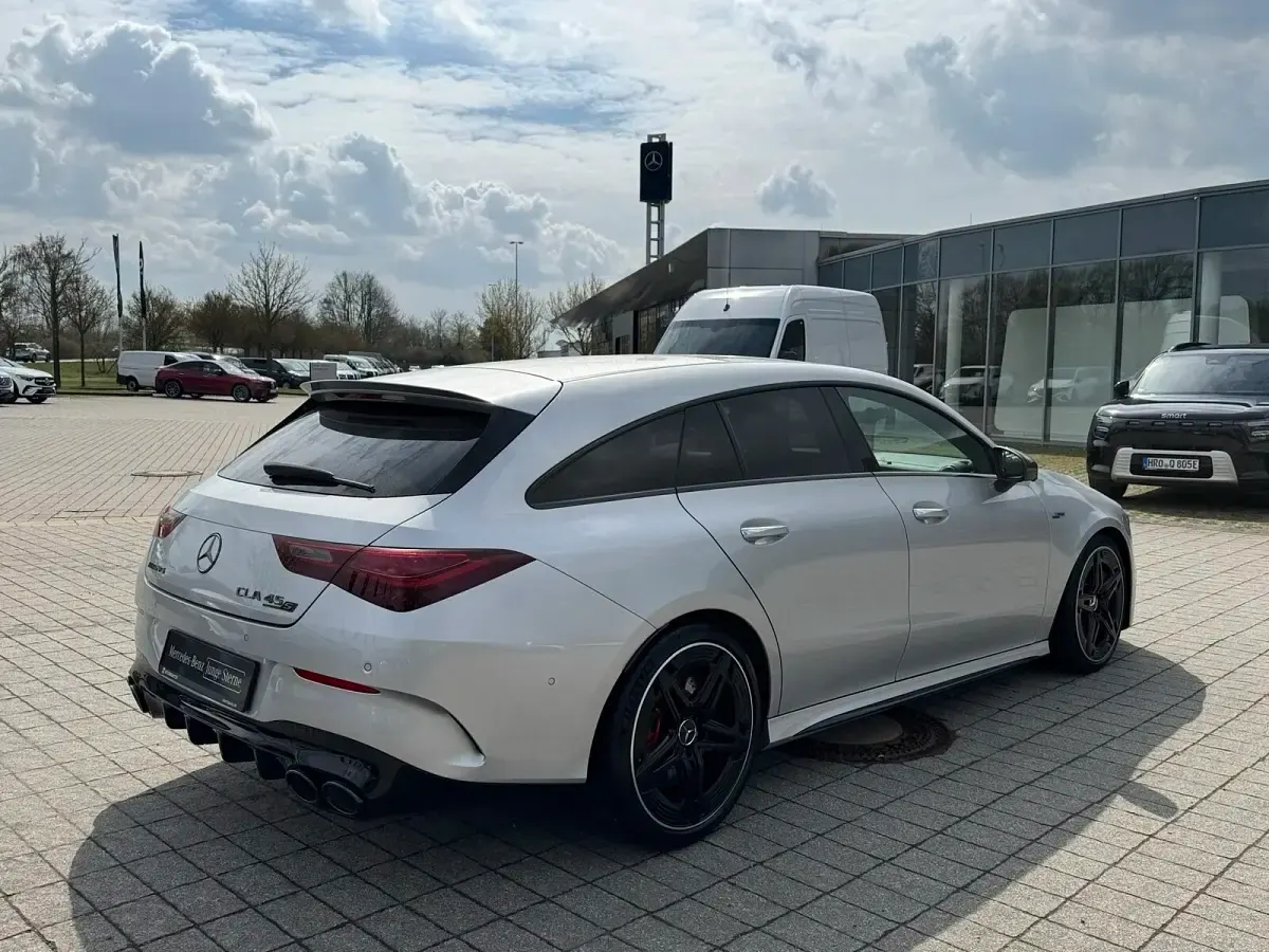 Gebraucht Mercedes CLA45 AMG Premium 421 PS (309 kW) 2024 Iridiumsilber metallic Limousine