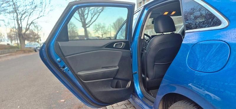 Gebraucht Kia Ceed Spirit 140 PS (102 kW) 2018 Blau Kleinwagen