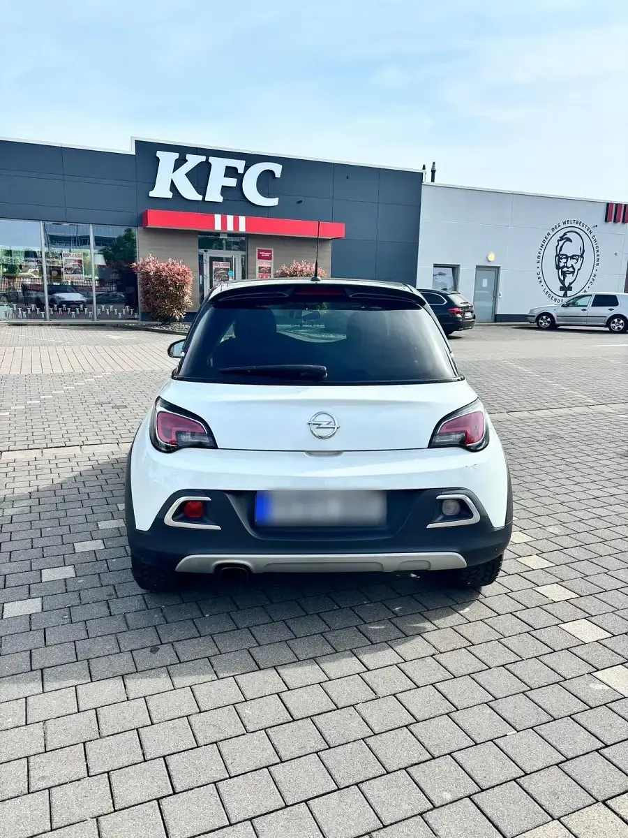 Gebraucht Opel Adam Rocks Rocks 116 PS (85 kW) 2015 Weiß Kleinwagen