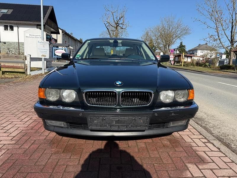 Gebraucht BMW 735 238 PS (175 kW) 2000 Oxfordgrün Limousine