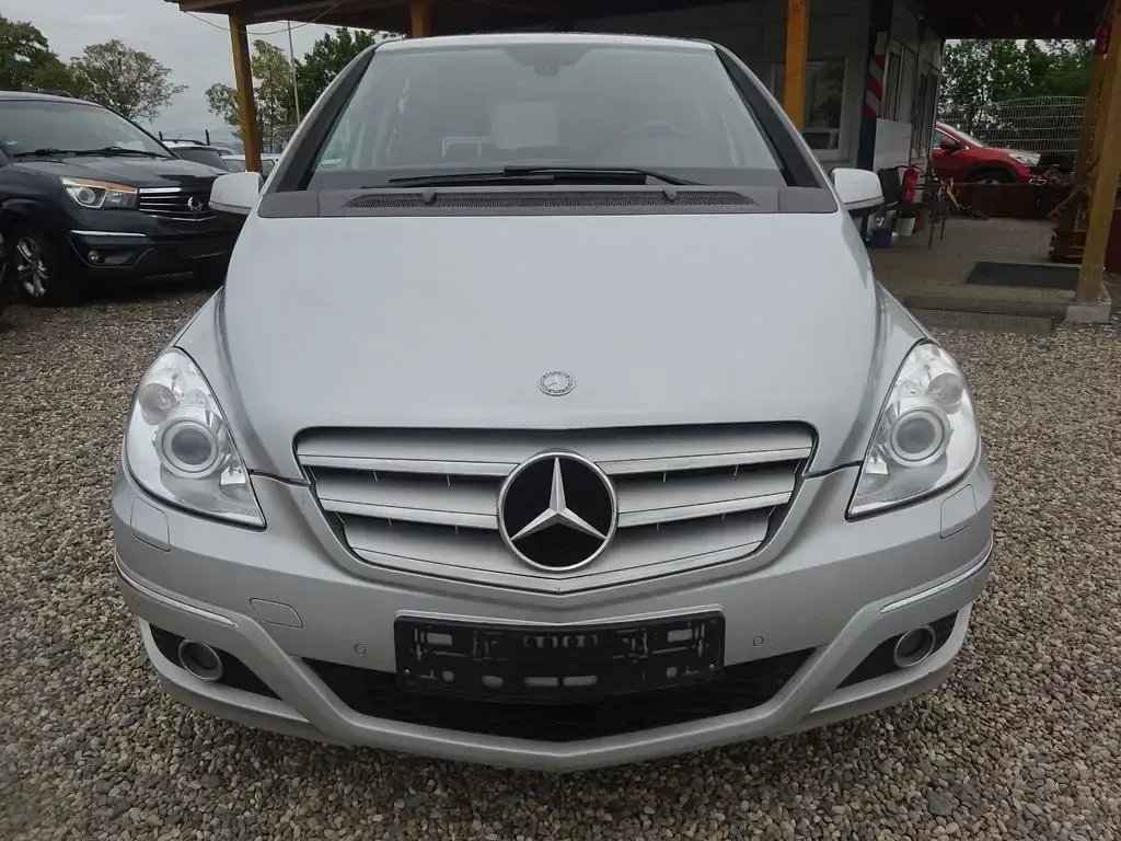 Gebraucht Mercedes B200 140 PS (102 kW) 2010 Silber Van / Kleinbus