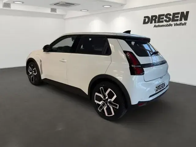 Nowe Renault 5 E-Tech Urban 89 kW (122 KM) 2026 Biały Sedan/Limuzyna