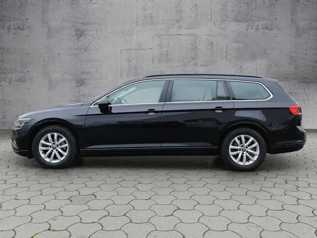 Gebraucht VW Passat Business 150 PS (110 kW) 2023 Deep black perleffekt Kombi