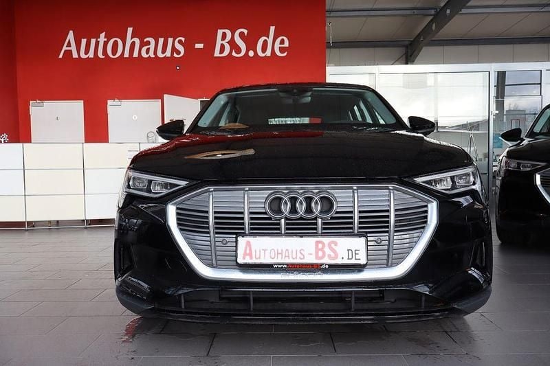 Używany Audi e-tron 300 kW (408 KM) 2022 Czarny SUV