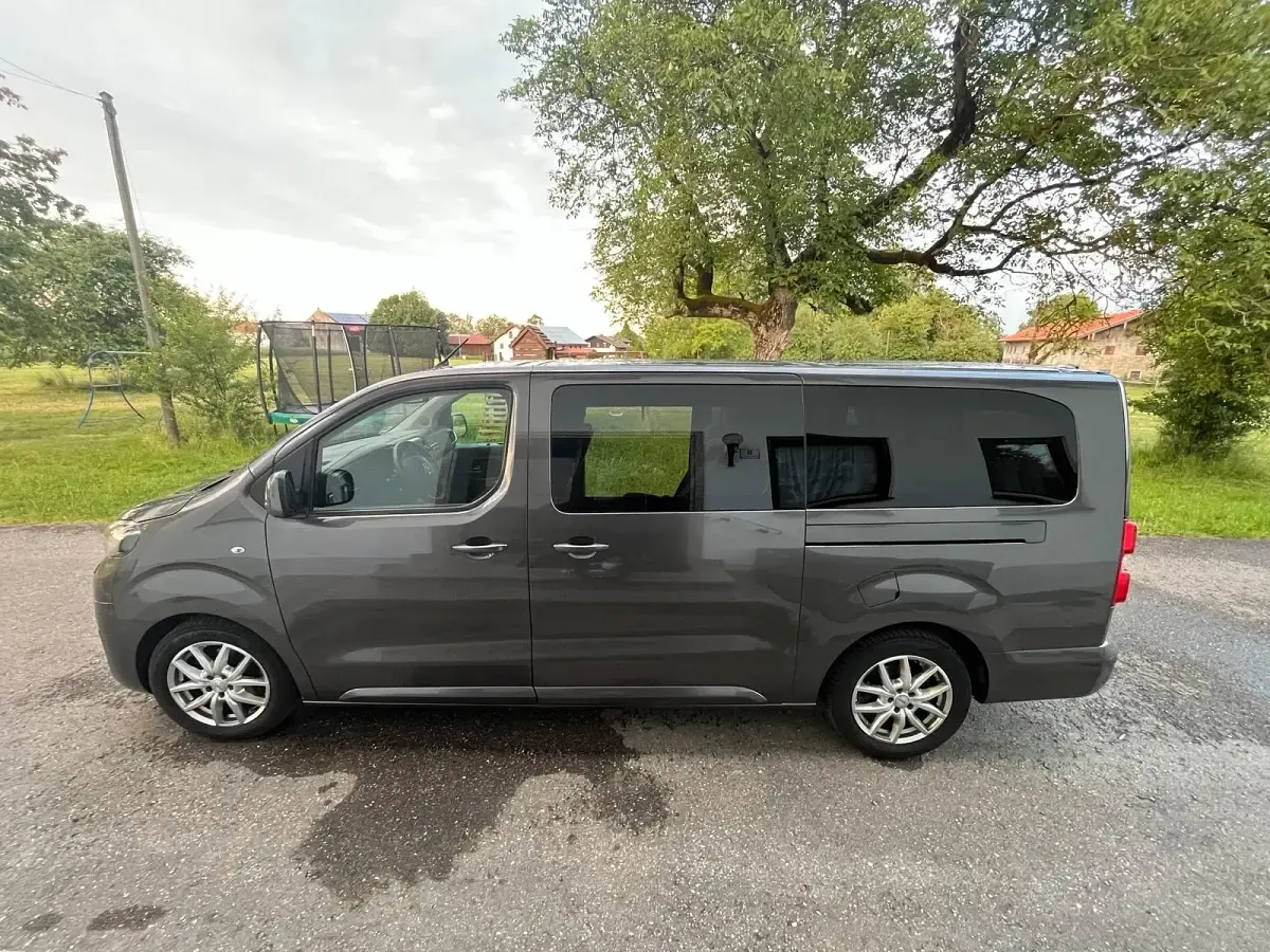 Gebraucht Toyota Proace Verso 177 PS (130 kW) 2017 Grau Kombi
