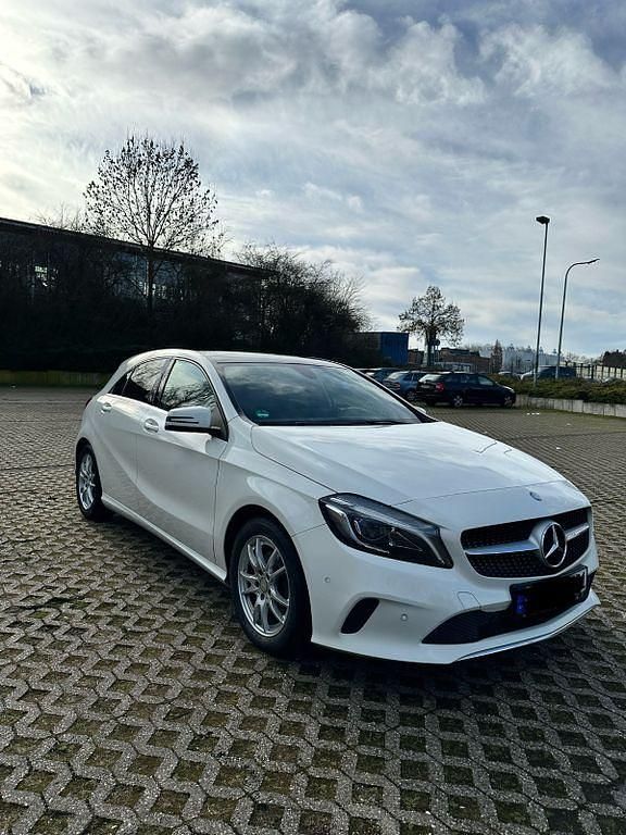 Gebraucht Mercedes A200 136 PS (100 kW) 2016 Silber Limousine
