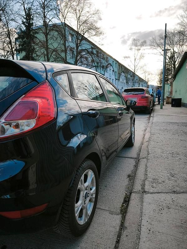 Gebraucht Ford Fiesta 101 PS (74 kW) 2013 Violet Kleinwagen