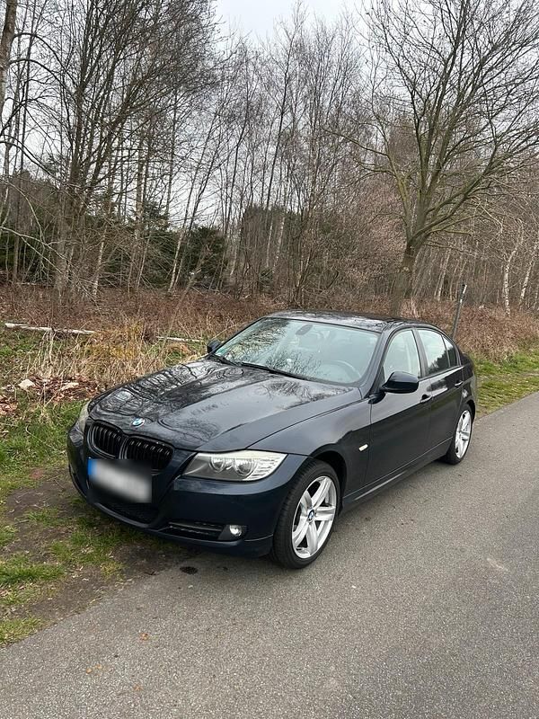 Gebraucht BMW 318 143 PS (105 kW) 2009 Blau Limousine