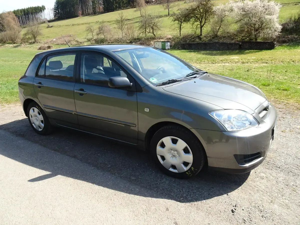 Gebraucht Toyota Corolla 96 PS (70 kW) 2004 Grau Kleinwagen