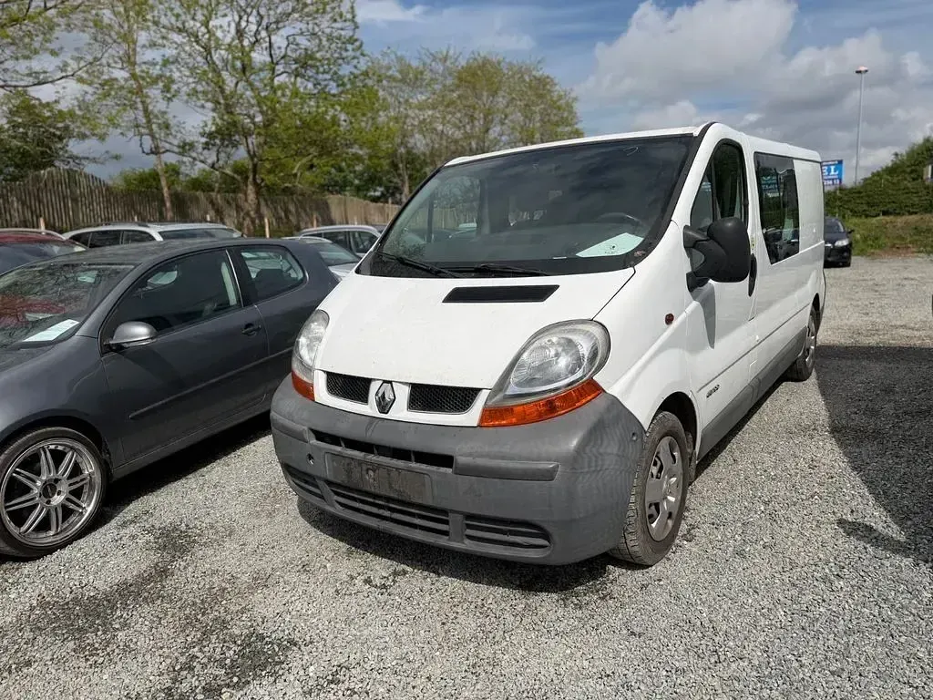 Gebraucht Renault Trafic 101 PS (74 kW) 2004 Weiß Van / Kleinbus