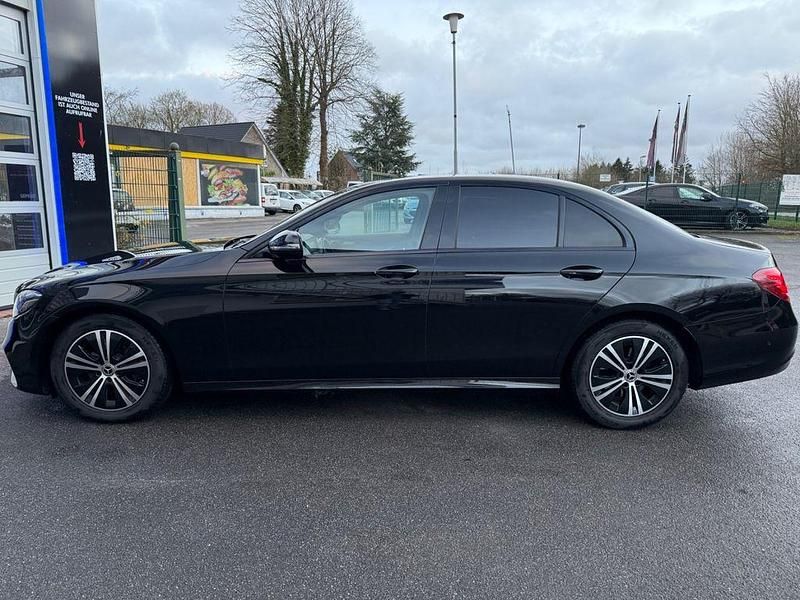 Gebraucht Mercedes E220 AMG line 194 PS (142 kW) 2018 Schwarz Limousine