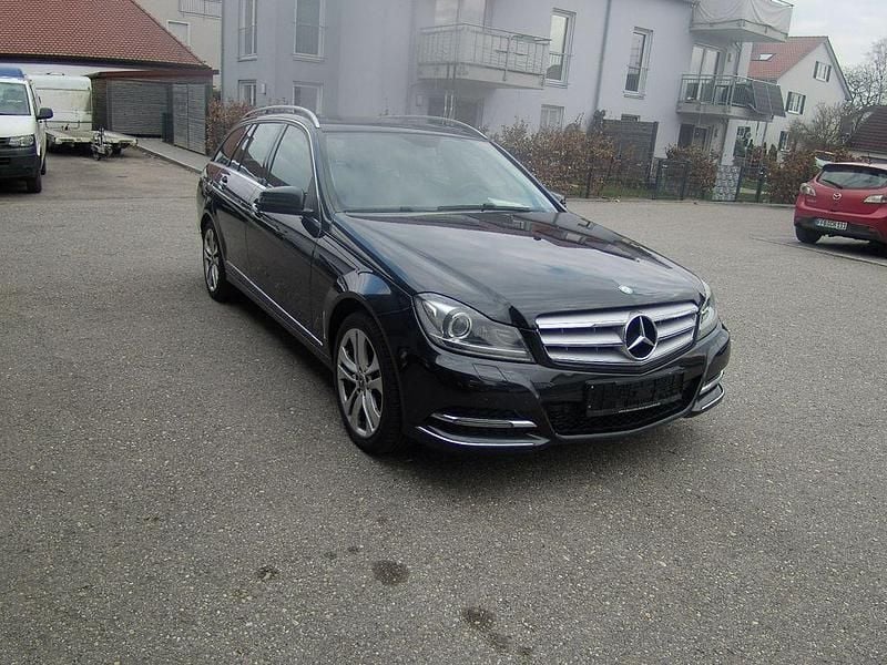Gebraucht Mercedes C220 170 PS (125 kW) 2014 Schwarz Kombi