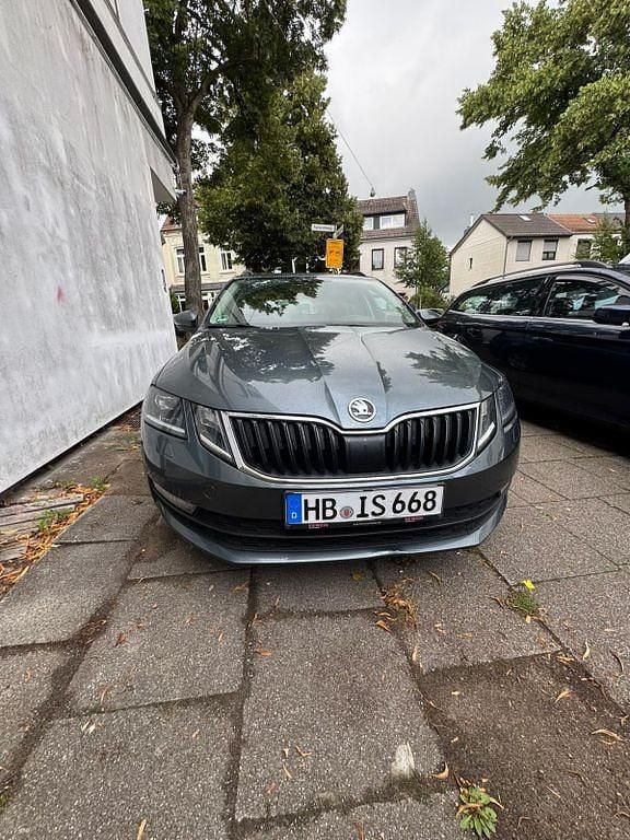 Grau Gebraucht 2018 Skoda Octavia Clever Kombi | 11.000 € (Guter Preis) - Bild 1/4