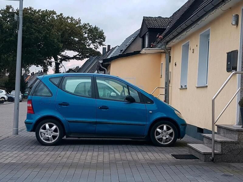 Blau Gebraucht 1998 Mercedes A140 Limousine | 590 € - Bild 1/4