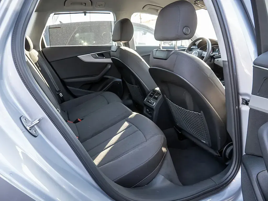 Gebraucht Audi A4 Advanced 163 PS (119 kW) 2023 Florettsilber metallic Kombi