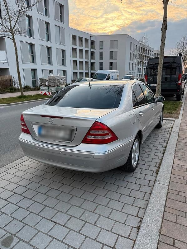 Gebraucht Mercedes C240 Elegance 170 PS (125 kW) 2002 Silber Limousine