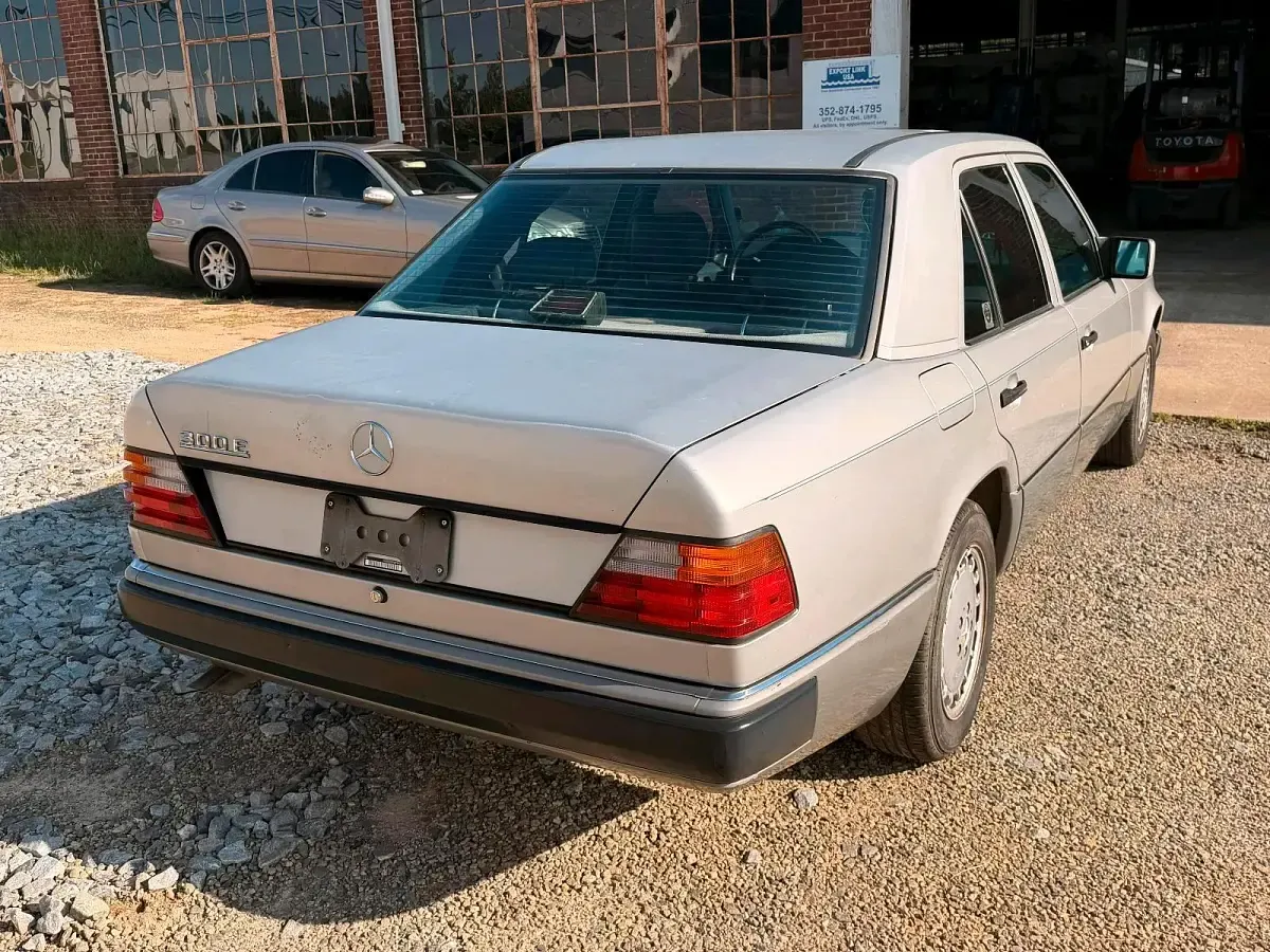Gebraucht Mercedes E300 180 PS (132 kW) 1989 Silber Limousine