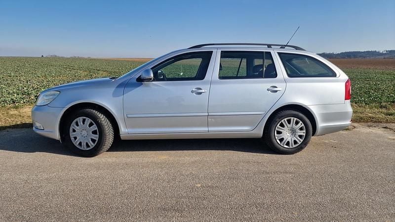 Gebraucht Skoda Octavia 122 PS (89 kW) 2009 Silber Kombi