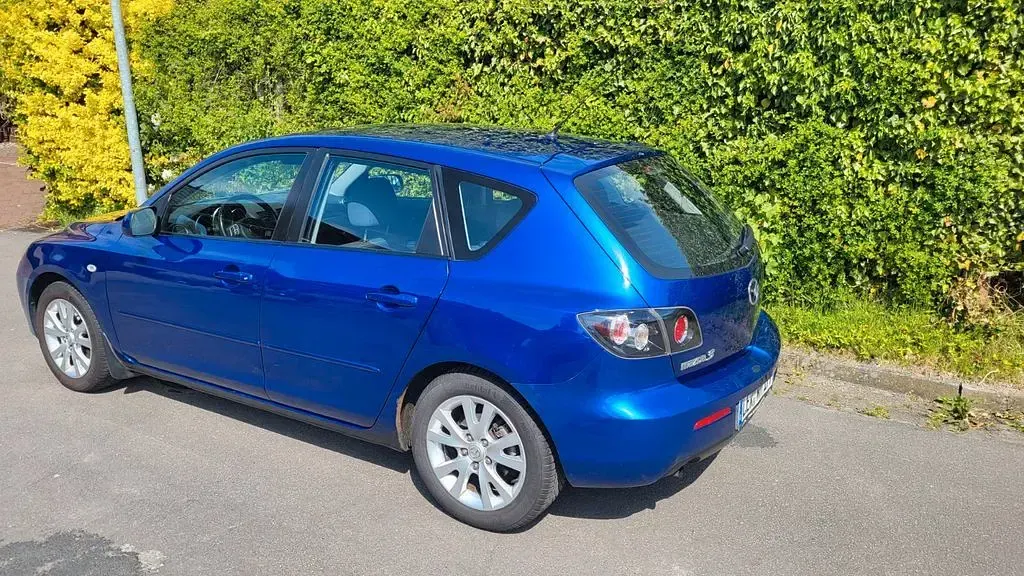 Second-hand Mazda 3 105 CP (77 kW) 2007 Albastru Berlinǎ
