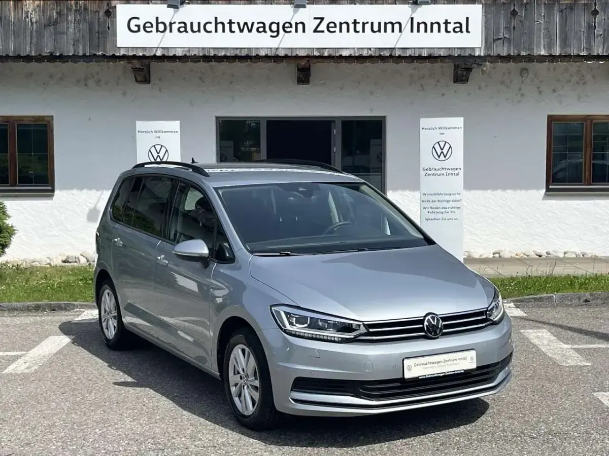 Gebraucht VW Touran Comfortline 150 PS (110 kW) 2025 Silber Van / Kleinbus