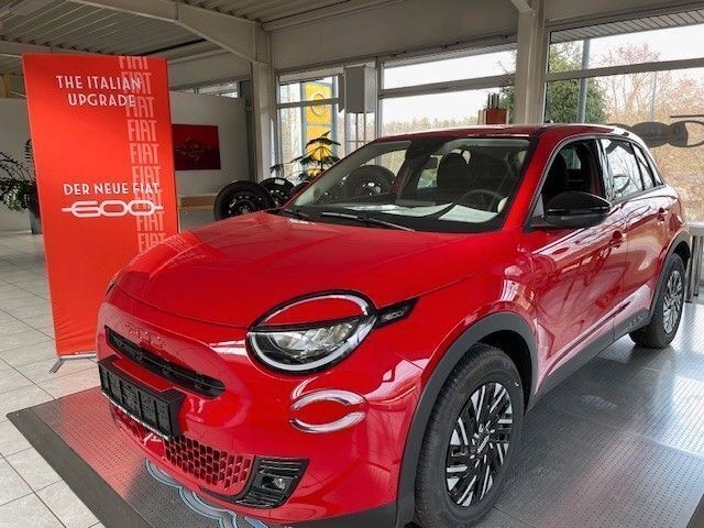 Gebraucht Fiat 600E Red 114 kW (156 PS) 2024 Rot SUV