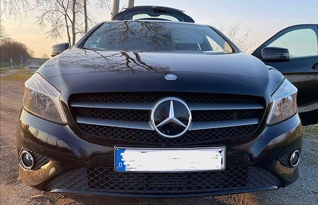 Gebraucht Mercedes A180 109 PS (80 kW) 2012 Schwarz Limousine