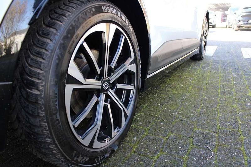 Gebraucht Renault Megane E-Tech Evolution 160 kW (218 PS) 2022 Gletscherweiss Kleinwagen