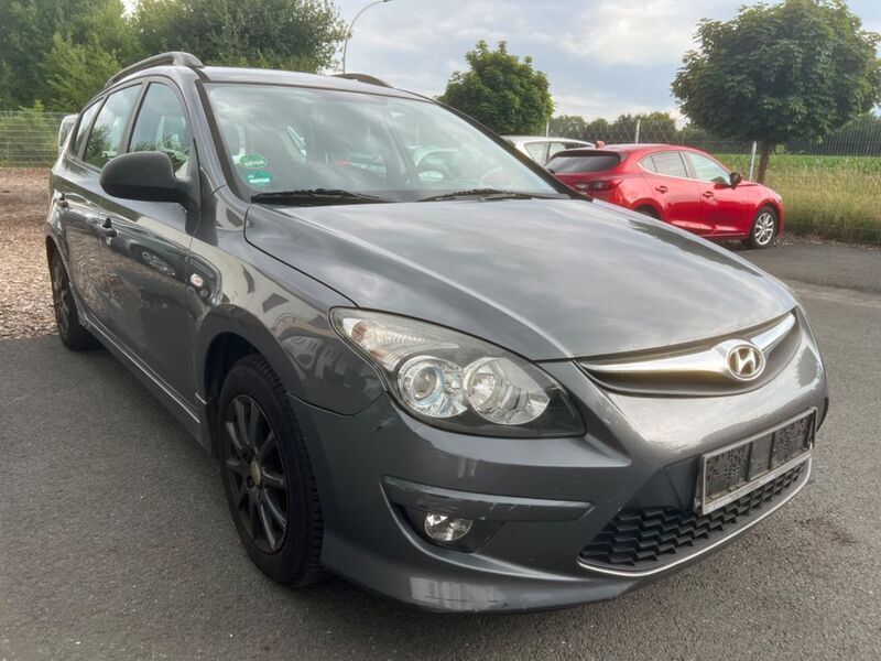 Grau Gebraucht 2010 Hyundai i30 Edition Kombi | 1.750 € (Superpreis) - Bild 1/4