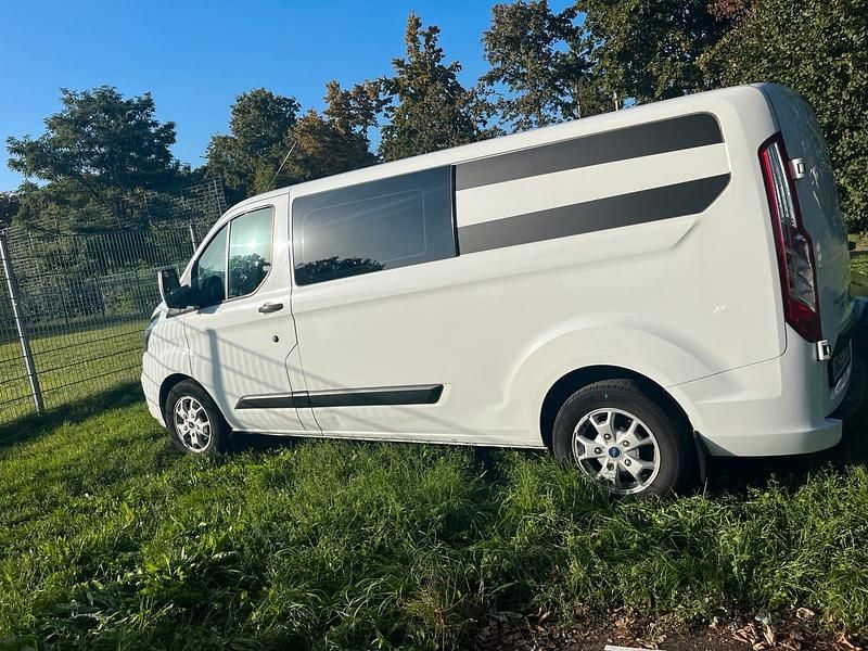 Gebraucht Ford Transit 131 PS (96 kW) 2018 Weiß Kombi