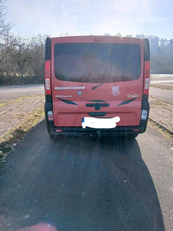 Gebraucht Renault Trafic 90 PS (66 kW) 2010 Rot Van / Kleinbus