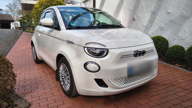 Gebraucht Fiat 500e Action 69 kW (95 PS) 2022 Weiß Kleinwagen