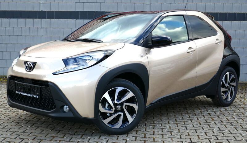 Beige Neu 2025 Toyota Aygo Kleinwagen | 19.450 € - Bild 1/4