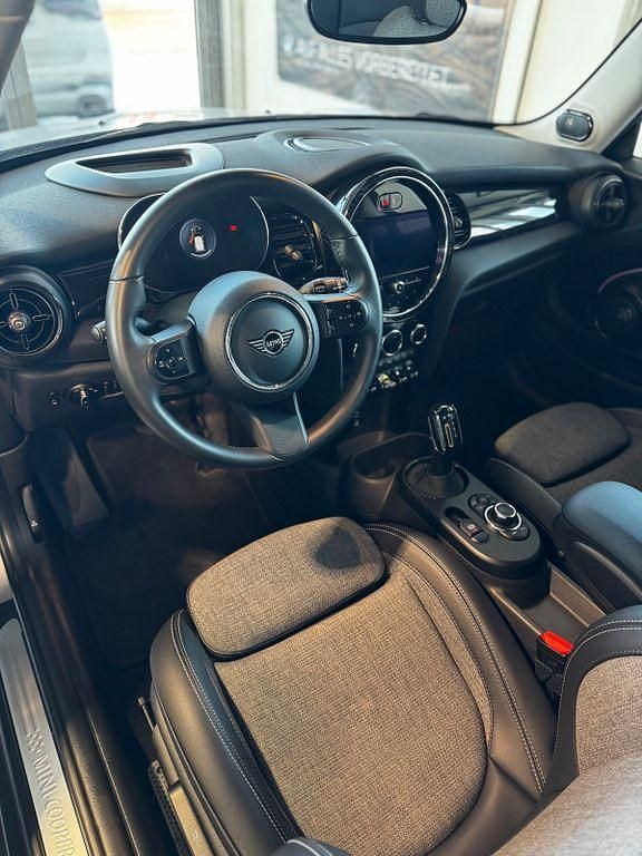 Gebraucht Mini Cooper SE Classic 135 kW (184 PS) 2023 Silber Kleinwagen