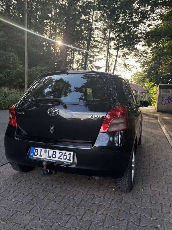 Schwarz Gebraucht 2009 Toyota Yaris Basis Kleinwagen | 2.990 € (Fairer Preis) - Bild 1/4