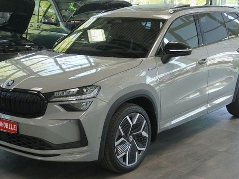 Steelgrau Neu 2024 Skoda Kodiaq SportLine SUV | 53.991 € (Teuer) - Bild 1/4