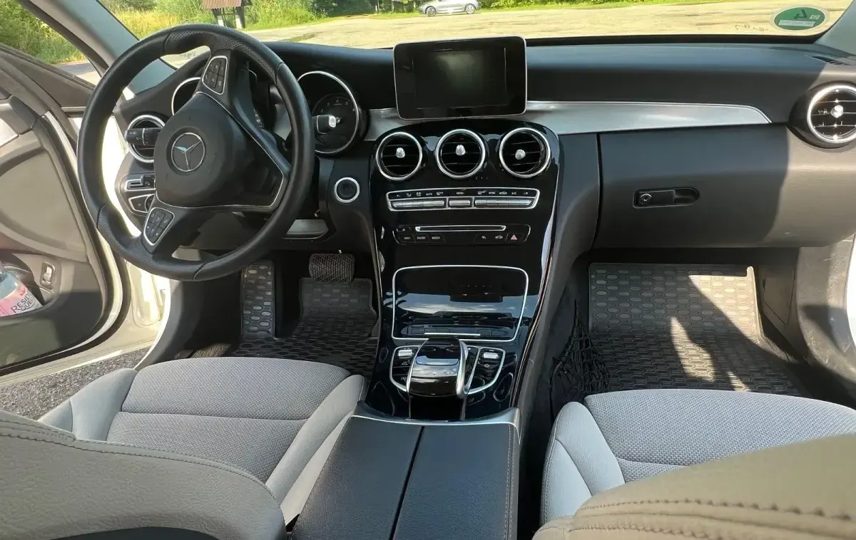 Gebraucht Mercedes 200 Avantgarde 184 PS (135 kW) 2017 Weiß Kombi