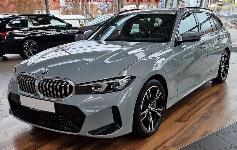 Grau Gebraucht 2024 BMW 330 M Sport Limousine | 38.998 € (Superpreis) - Bild 1/4