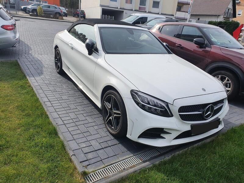 Weiß Gebraucht 2019 Mercedes C180 AMG line Cabrio | 27.200 € - Bild 1/4