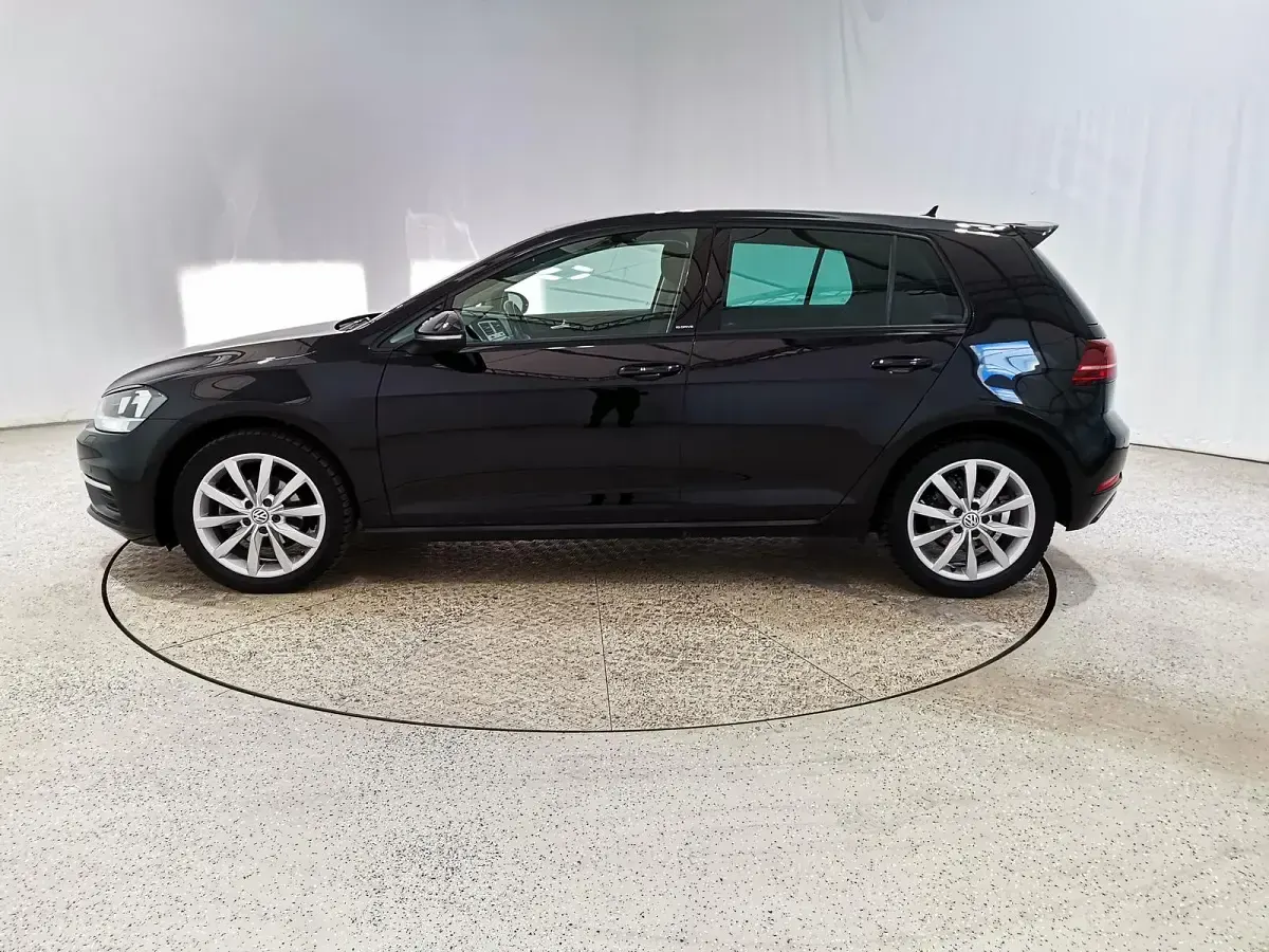 Gebraucht VW Golf VII IQ Drive 116 PS (85 kW) 2019 Schwarz Limousine