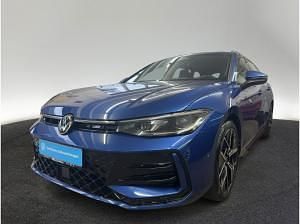 Gebraucht VW Passat R-line 193 PS (141 kW) 2024 Blau (reef blue metallic) Kombi