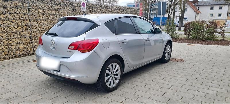 Gebraucht Opel Astra 140 PS (102 kW) 2013 Silber Kombi
