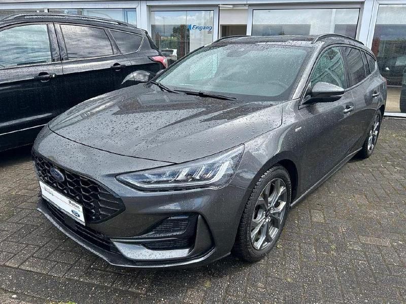 Magneticgrau (metallic) (metallic) Gebraucht 2024 Ford Focus ST-Line Kombi | 22.450 € (Guter Preis) - Bild 1/4